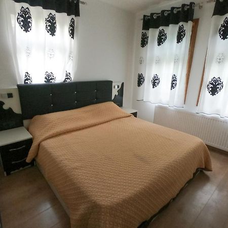 Hotel Fusha E Gjese 발보너 외부 사진