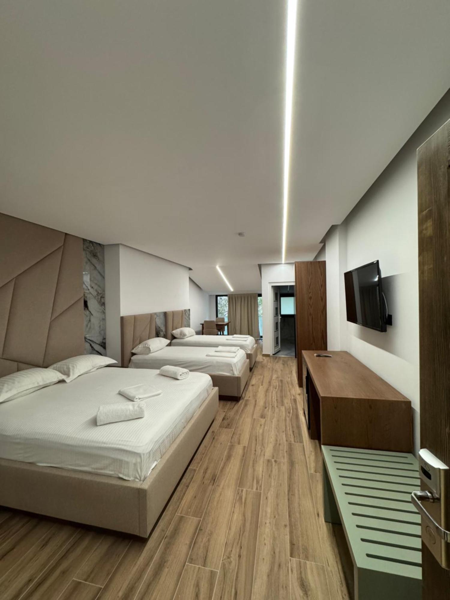 Hotel Fusha E Gjese 발보너 외부 사진