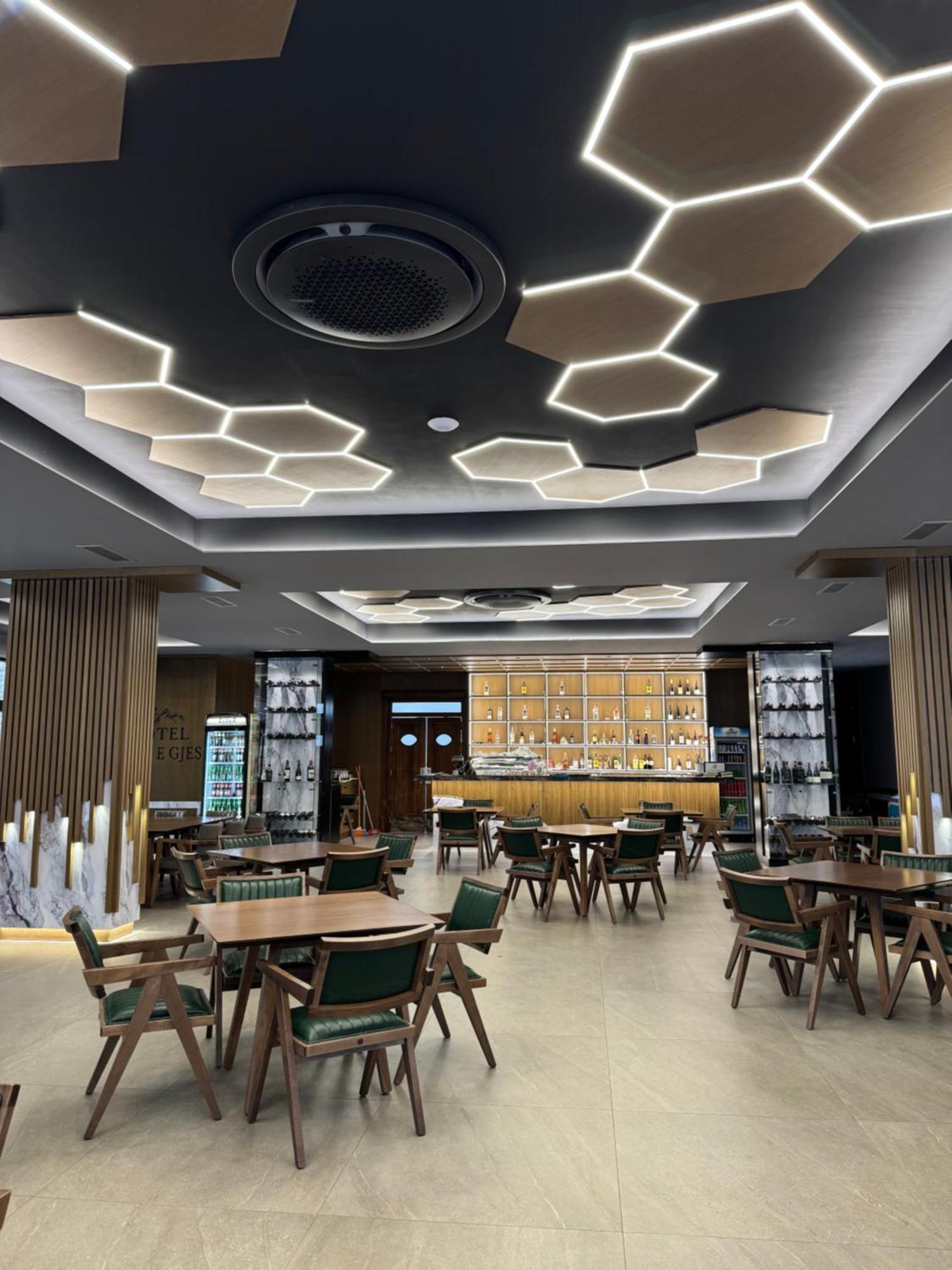 Hotel Fusha E Gjese 발보너 외부 사진