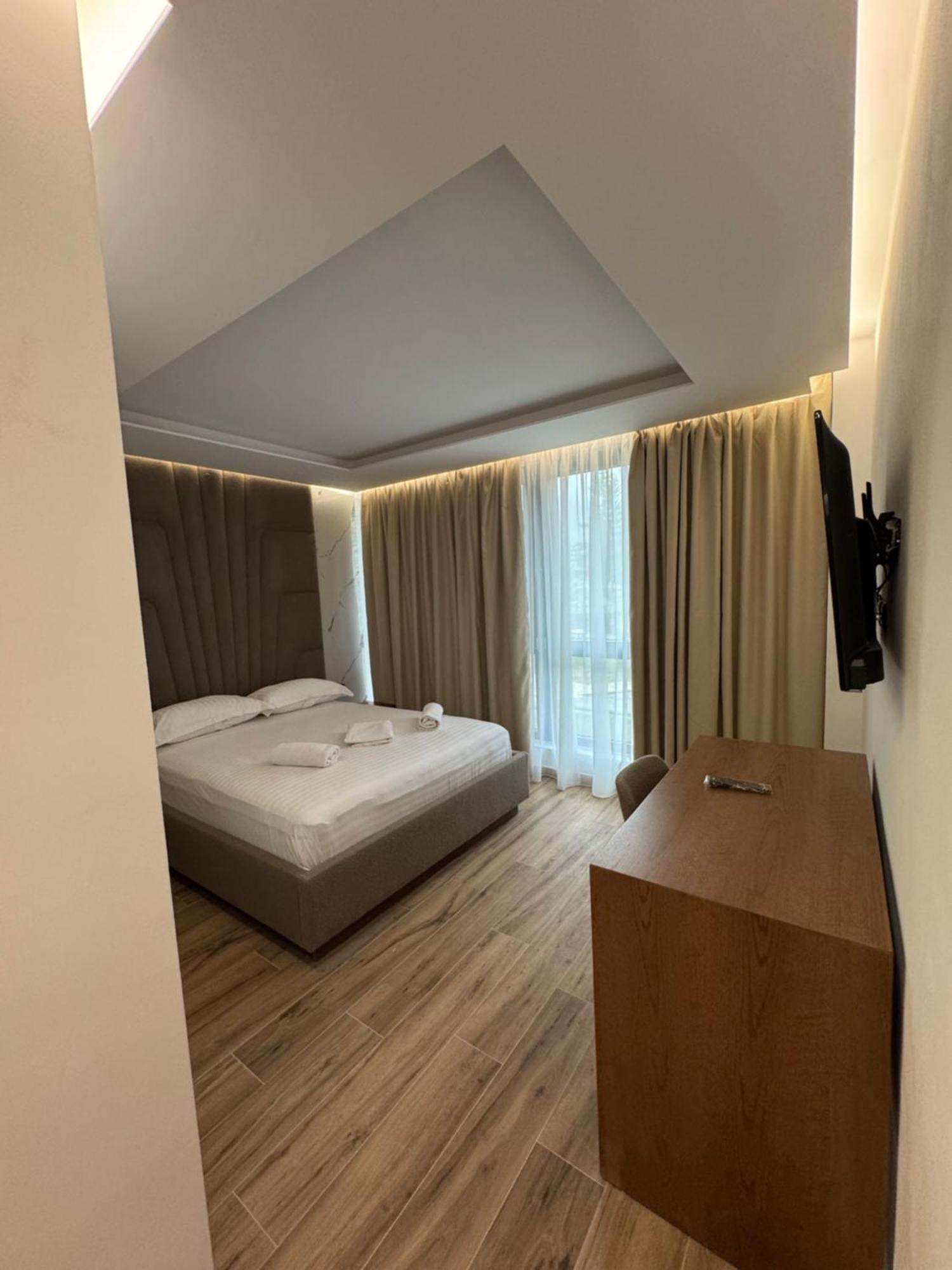 Hotel Fusha E Gjese 발보너 외부 사진