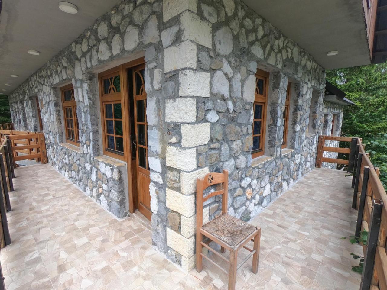 Hotel Fusha E Gjese 발보너 외부 사진